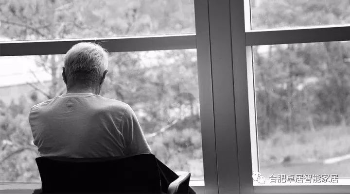 合肥電動窗簾，給老人一個舒適的晚年